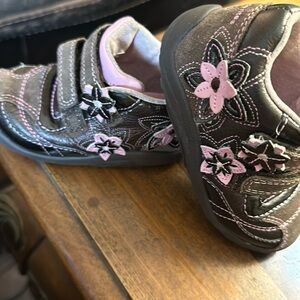 Stride Rite Brown and pink toddler sneaker